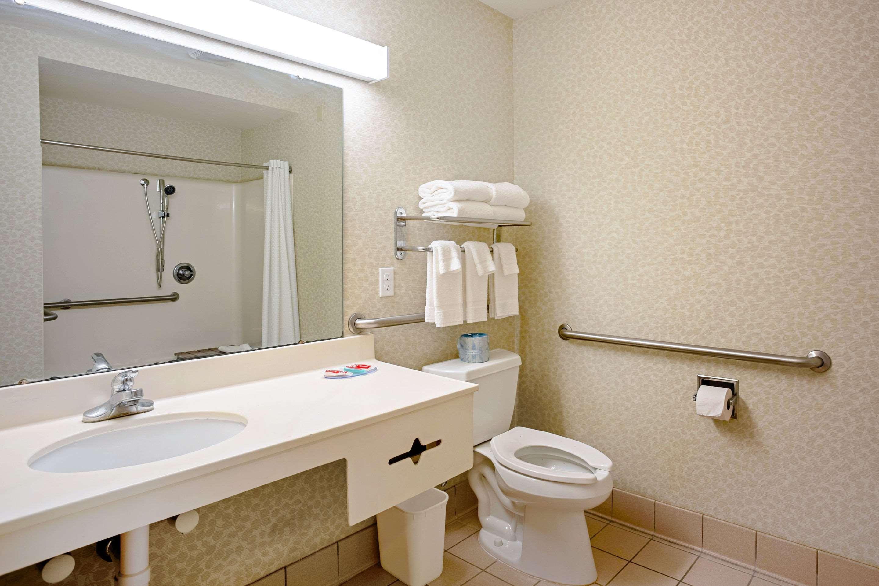 Quality Inn Frontier At Us Hwy 30 Clinton Kültér fotó