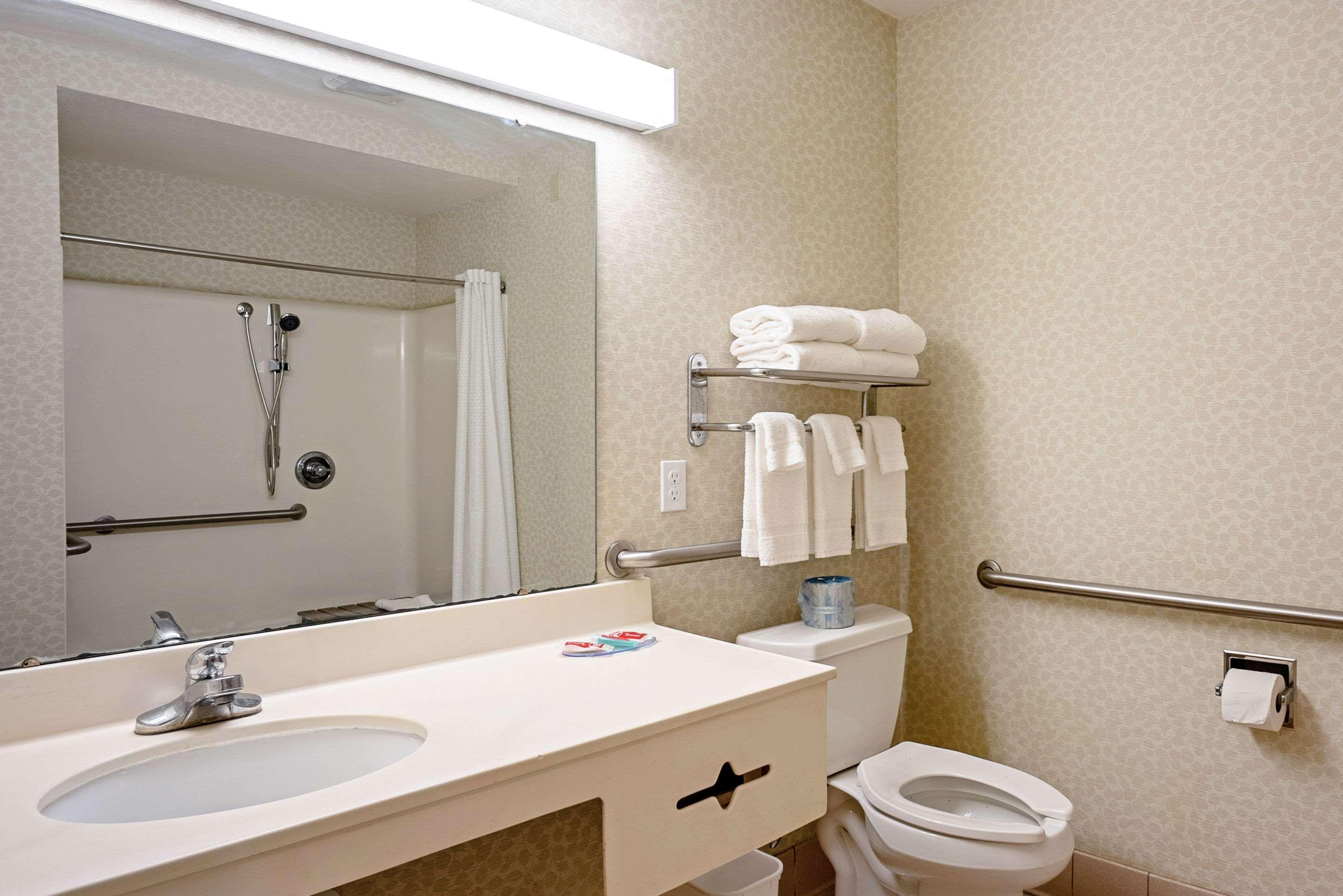 Quality Inn Frontier At Us Hwy 30 Clinton Kültér fotó