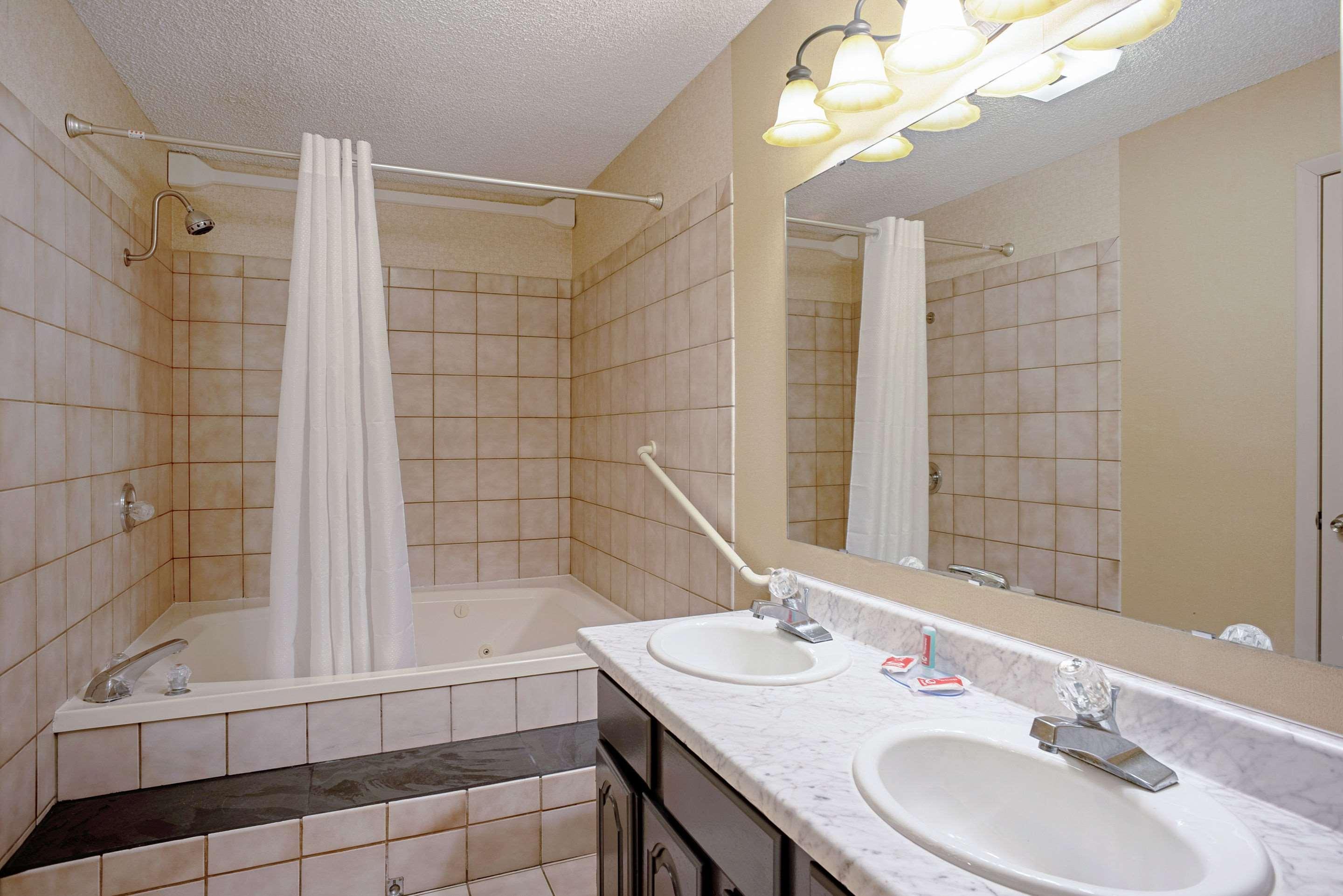 Quality Inn Frontier At Us Hwy 30 Clinton Kültér fotó