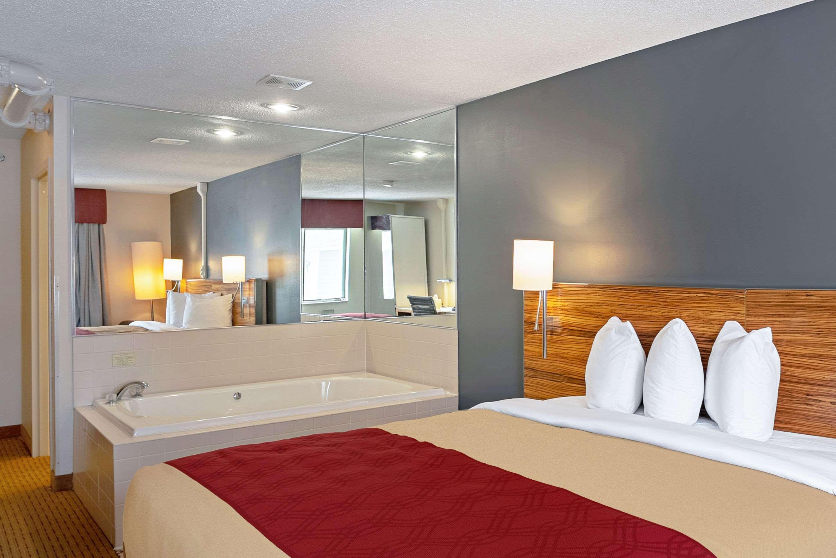 Quality Inn Frontier At Us Hwy 30 Clinton Kültér fotó