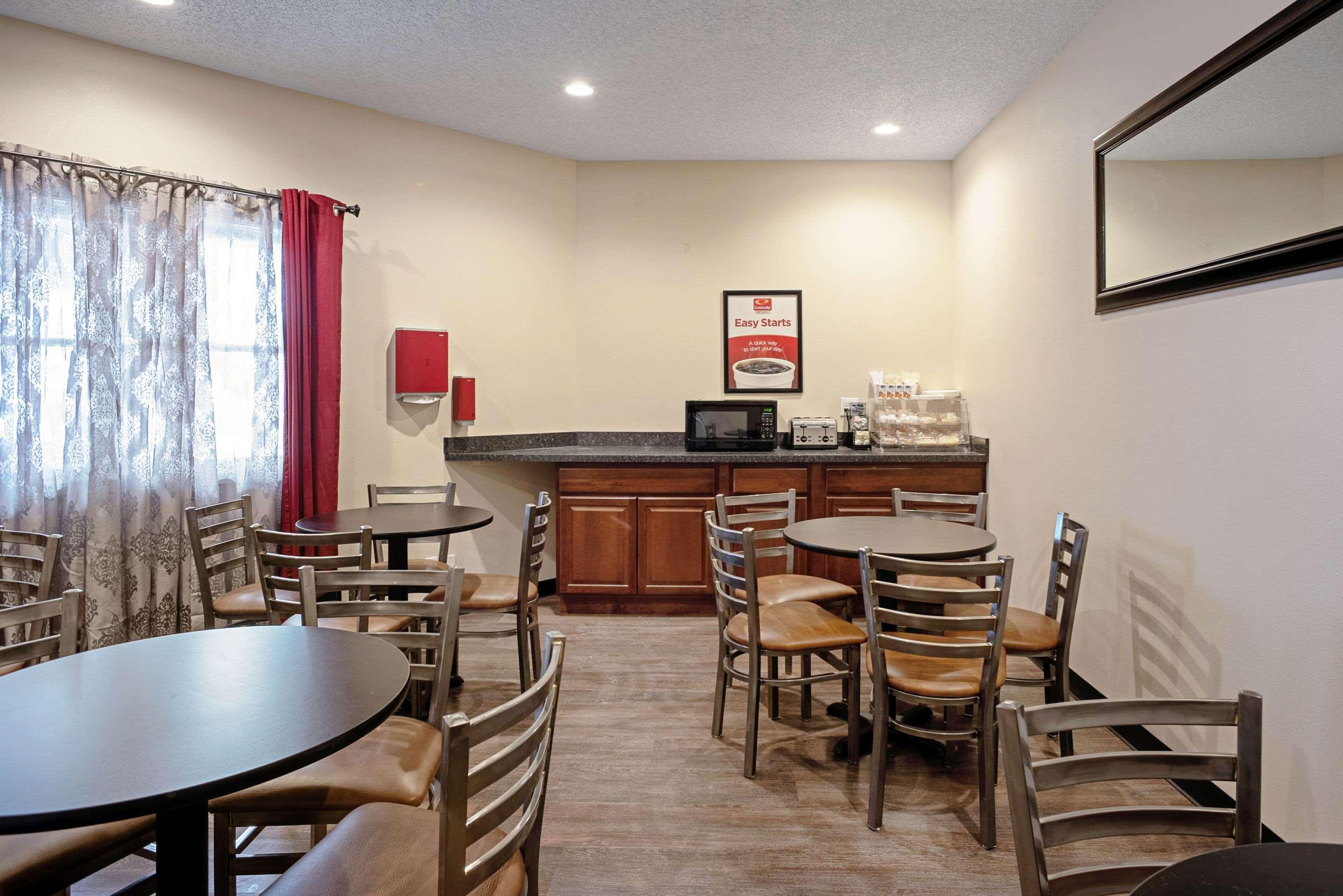 Quality Inn Frontier At Us Hwy 30 Clinton Kültér fotó
