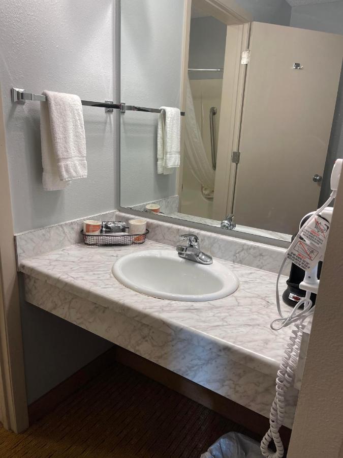 Quality Inn Frontier At Us Hwy 30 Clinton Kültér fotó